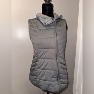 CALIA by Carrie Underwood  Women's Light Gray Vest,  Quilted